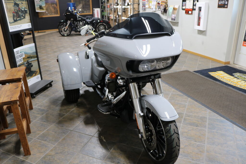 FLTRT 2025 Road Glide 3 - Photo 7