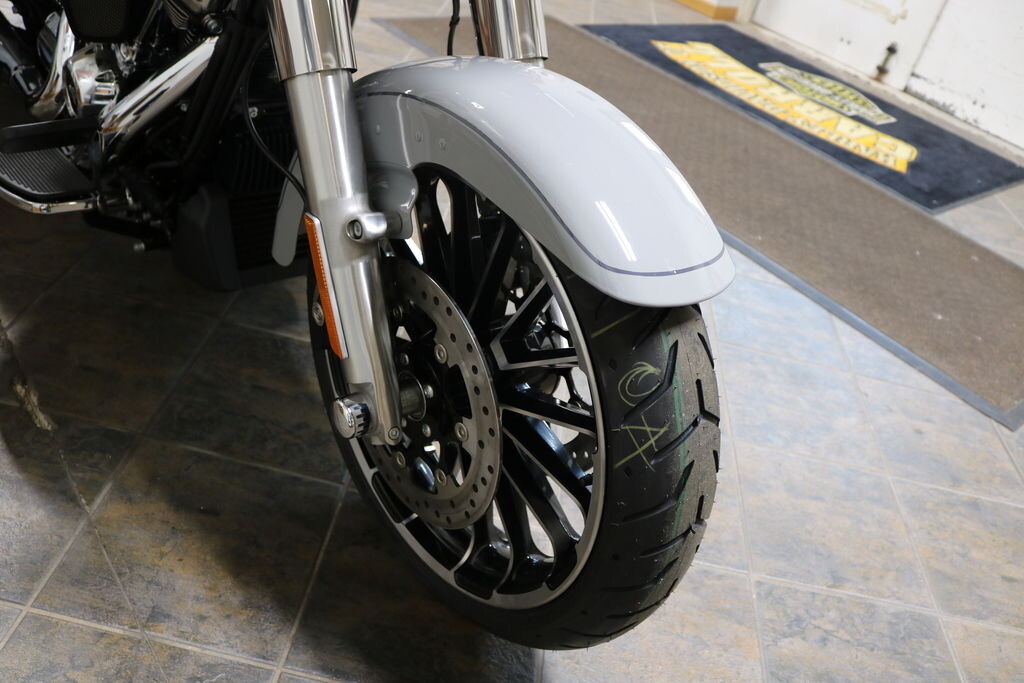 FLTRT 2025 Road Glide 3 - Photo 6