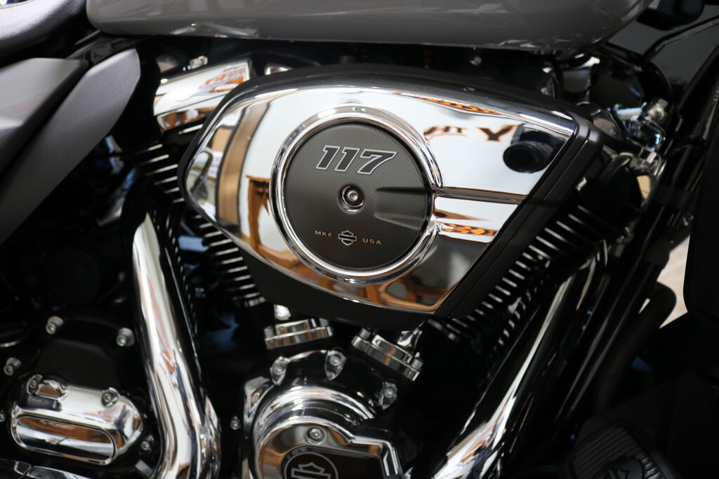 FLHXU 2025 Street Glide Ultra - Photo 9