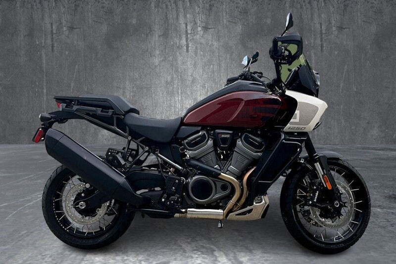 2024 Harley-Davidson<sup>®</sup> Pan America™ 1250 Special RED RCK/BRC WHT W/ PINSTRIP