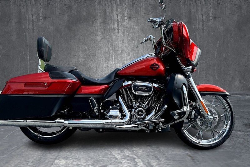2018 Harley-Davidson® CVO™ Street Glide® ORNGLAVA/BLKDNM
