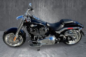 2024 Harley-Davidson<sup>®</sup> Fat Boy<sup>®</sup> 114 VIVID BLACK W/ PINSTRIPE thumb 3