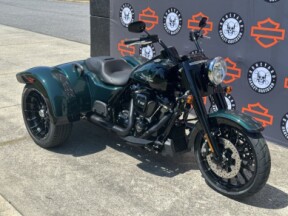 2024 Harley-Davidson<sup>®</sup> Freewheeler<sup>®</sup> ALPINE GRN/BLK W/ PINSTRIPE thumb 0