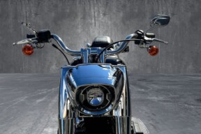 2024 Harley-Davidson<sup>®</sup> Fat Boy<sup>®</sup> 114 VIVID BLACK W/ PINSTRIPE thumb 2