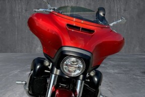 2018 Harley-Davidson® CVO™ Street Glide® ORNGLAVA/BLKDNM thumb 2