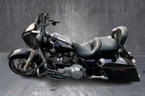 2021 Harley-Davidson<sup>®</sup> Street Glide<sup>®</sup> Special BLACK JACK METALLIC thumb 3