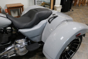 FLTRT 2025 Road Glide® 3 thumb 2