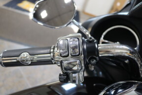 FLHTK 2011 Electra Glide® Ultra Limited thumb 2
