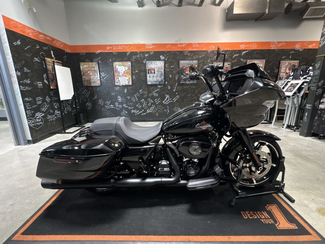2025 Harley-Davidson Road Glide VIVID BLACK - Photo 4