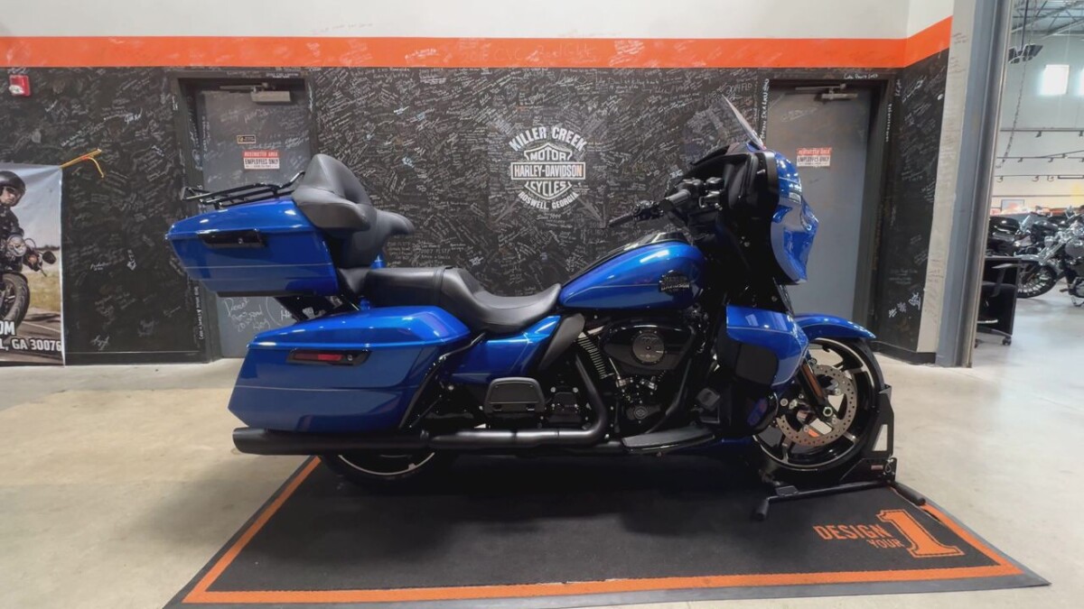 2025 Harley-Davidson Street Glide Ultra BLUE BURST W/ PINSTRIPE - Photo 5