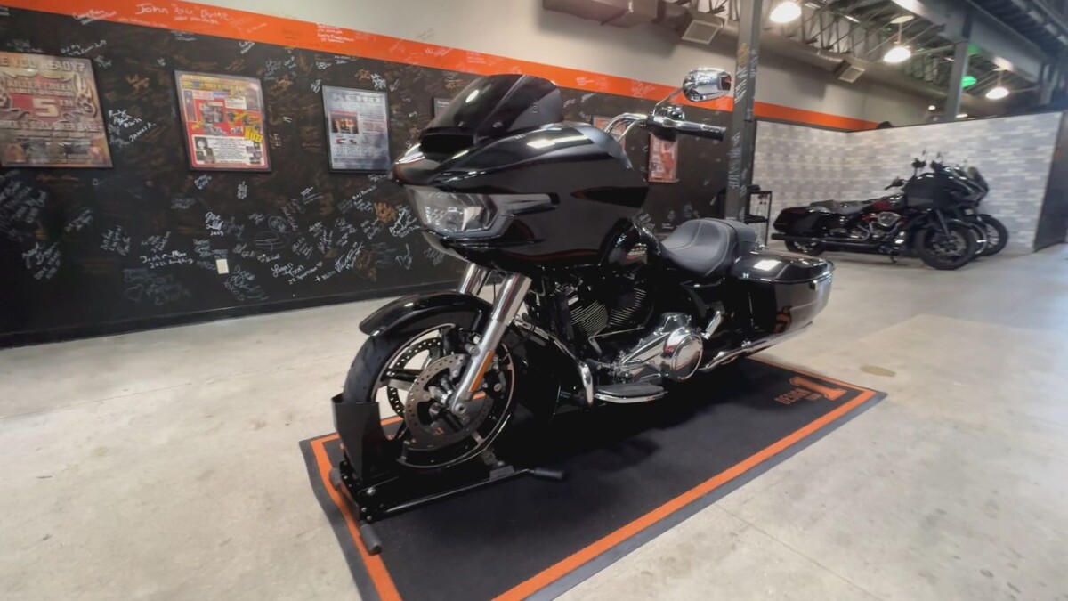 2025 Harley-Davidson Road Glide VIVID BLACK - Photo 8