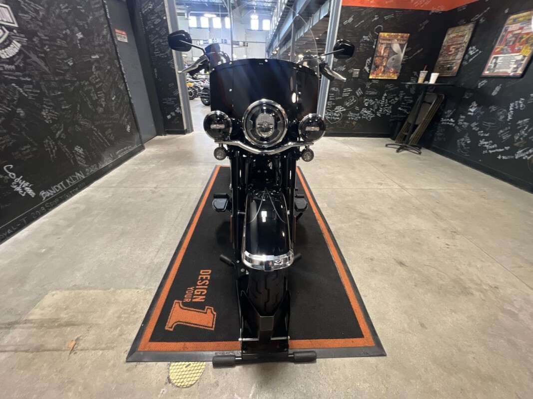 2025 Harley-Davidson Heritage Classic VIVID BLACK W/ PINSTRIPE - Photo 6