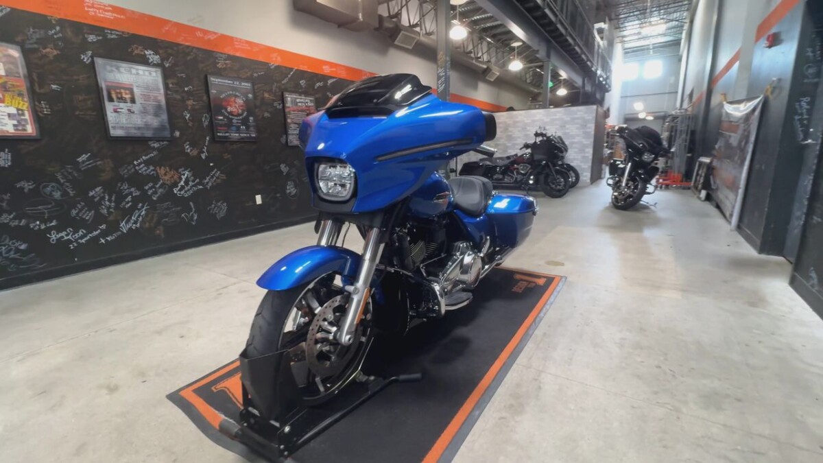 FLHX 2025 Street Glide - Photo 8