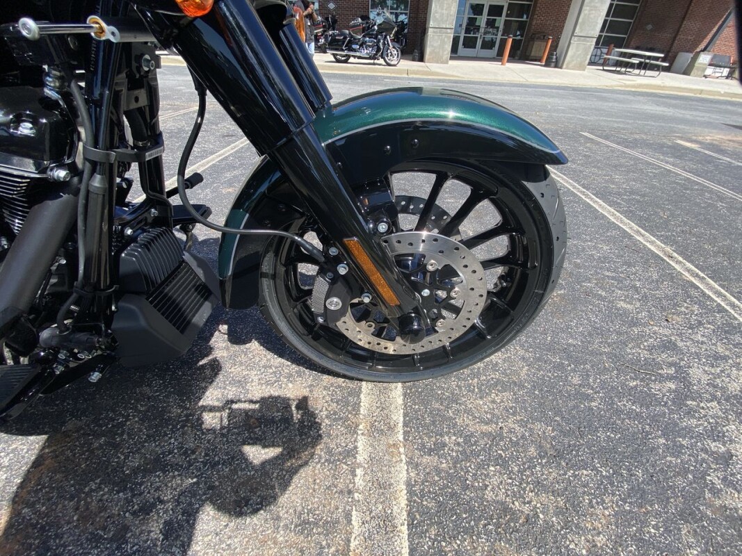 2024 Harley-Davidson Freewheeler ALPINE GRN/BLK W/ PINSTRIPE - Photo 10
