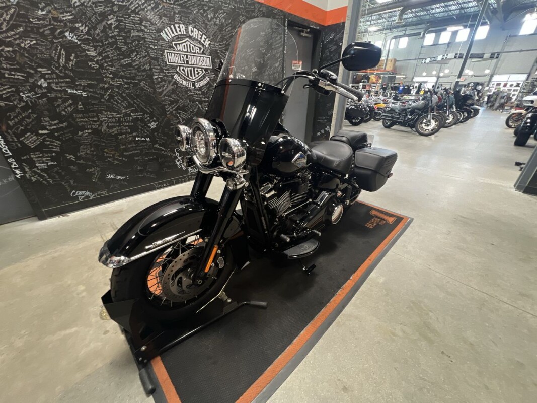 2025 Harley-Davidson Heritage Classic VIVID BLACK W/ PINSTRIPE - Photo 7