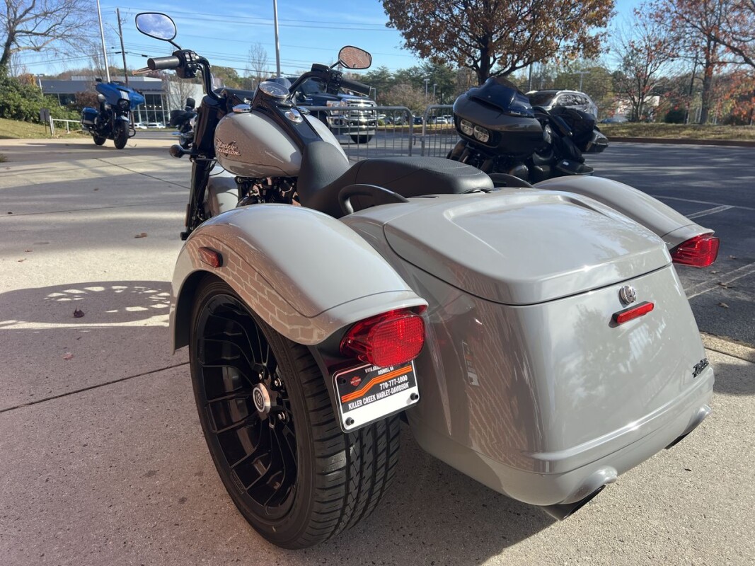 2024 Harley-Davidson Freewheeler BILLIARD GRAY W/ PINSTRIPE - Photo 8