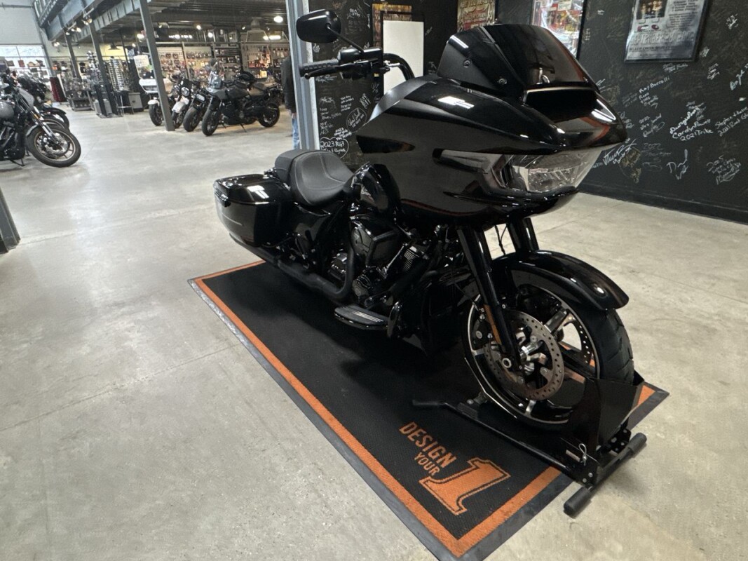 2025 Harley-Davidson Road Glide VIVID BLACK - Photo 3