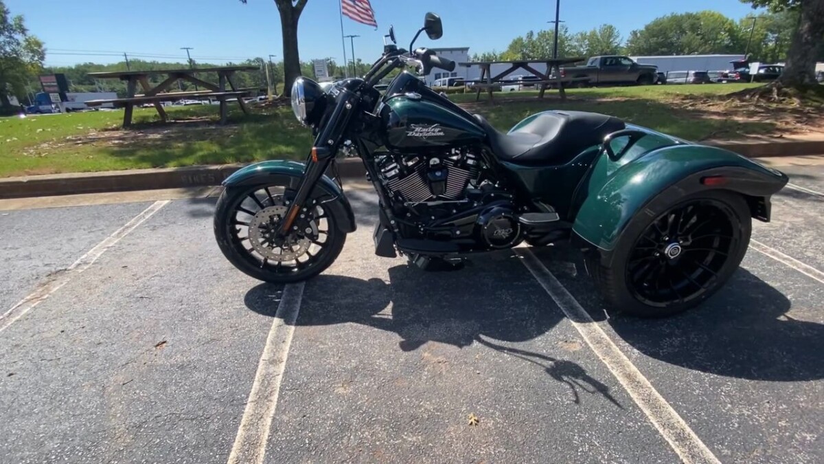2024 Harley-Davidson Freewheeler ALPINE GRN/BLK W/ PINSTRIPE - Photo 9
