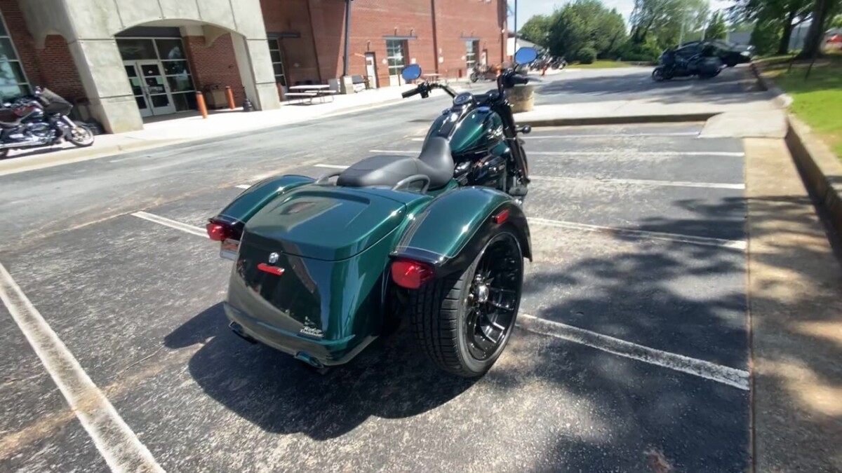 2024 Harley-Davidson Freewheeler ALPINE GRN/BLK W/ PINSTRIPE - Photo 4
