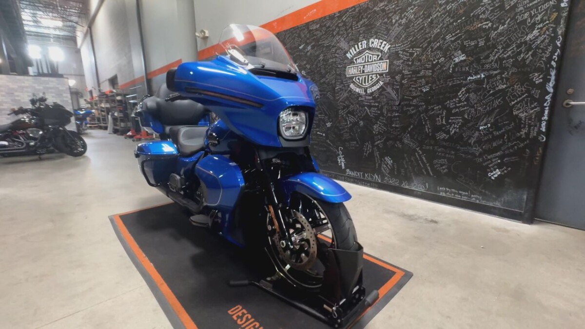 2025 Harley-Davidson Street Glide Ultra BLUE BURST W/ PINSTRIPE - Photo 7