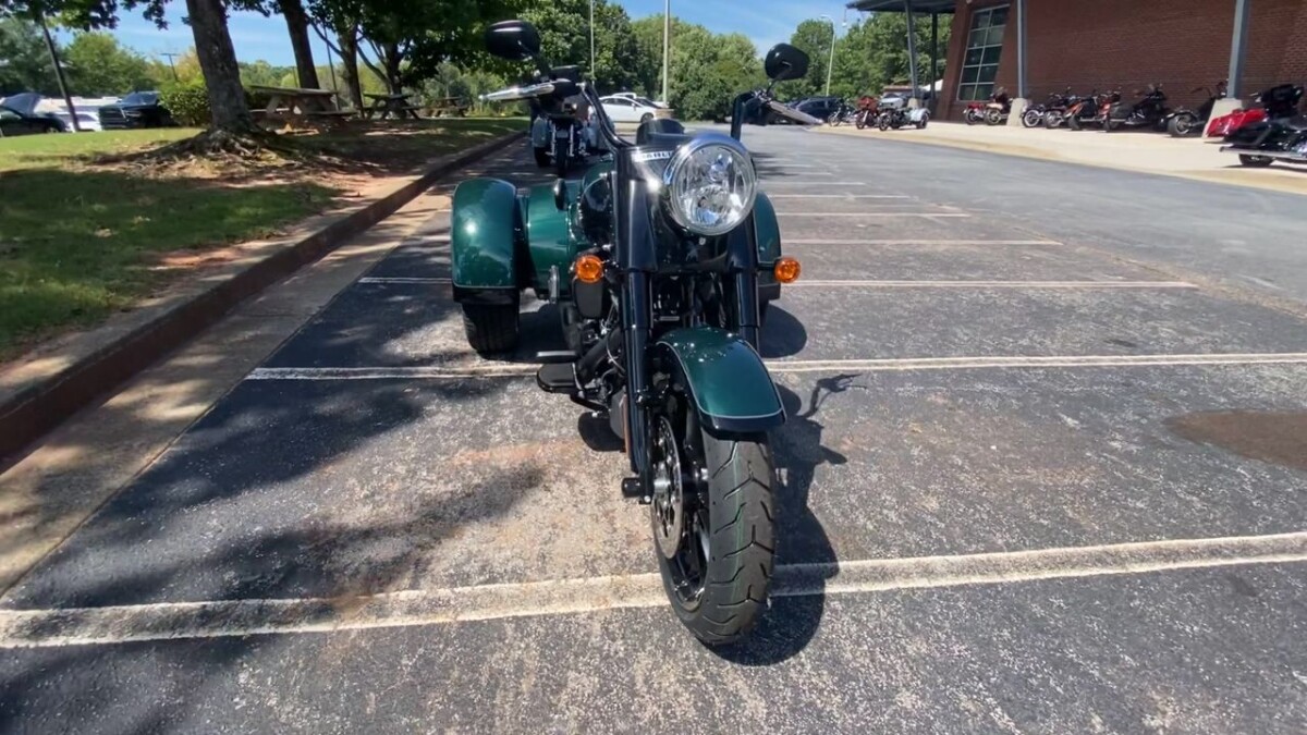 2024 Harley-Davidson Freewheeler ALPINE GRN/BLK W/ PINSTRIPE - Photo 7