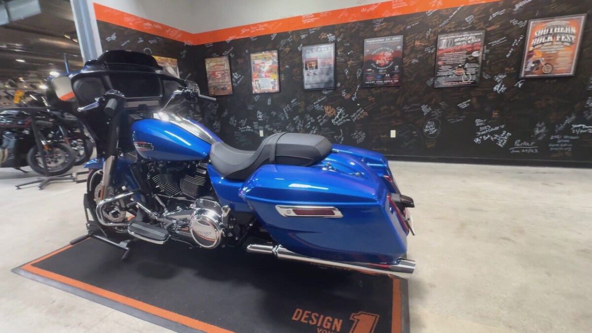 FLHX 2025 Street Glide - Photo 2