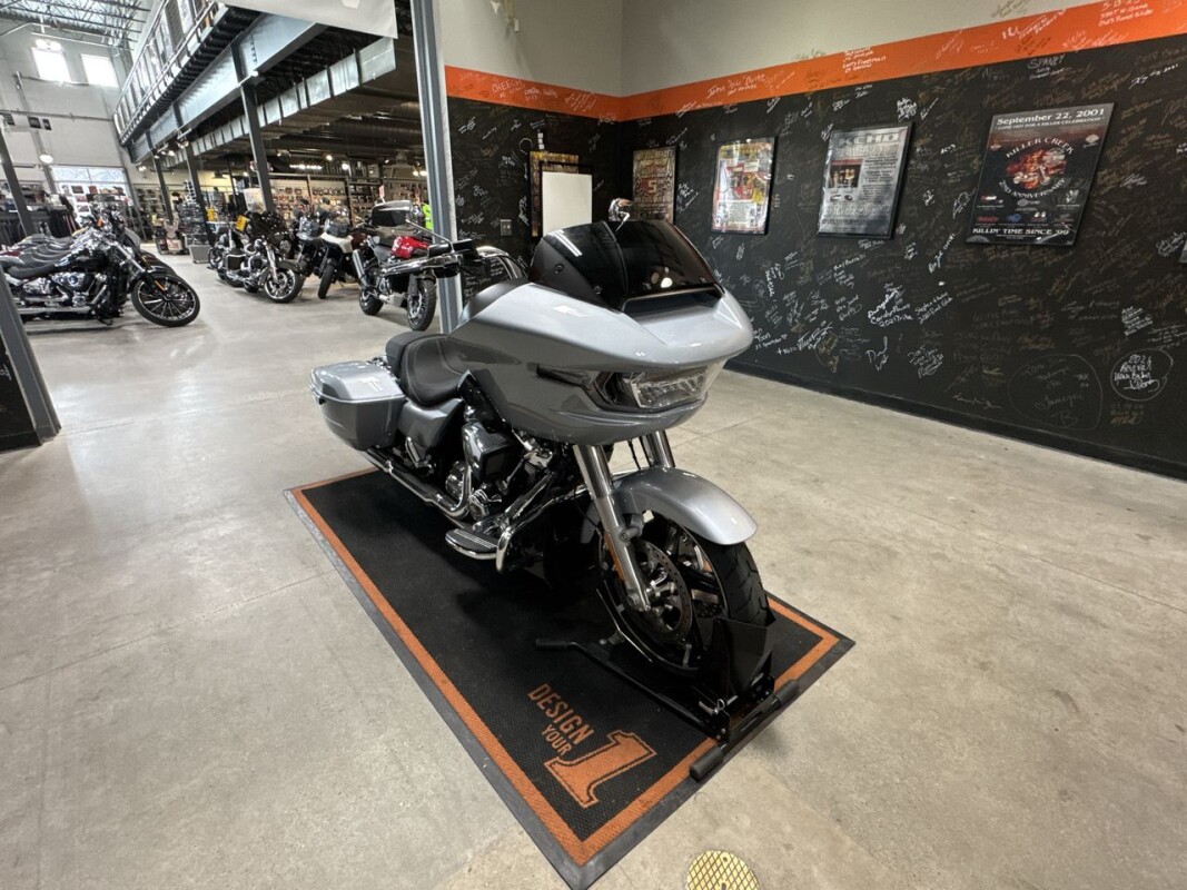 2025 Harley-Davidson Road Glide ATLAS SLV MTLIC - Photo 3