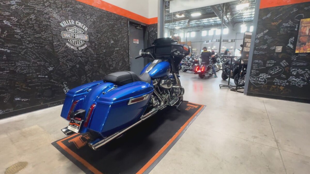 FLHX 2025 Street Glide - Photo 4
