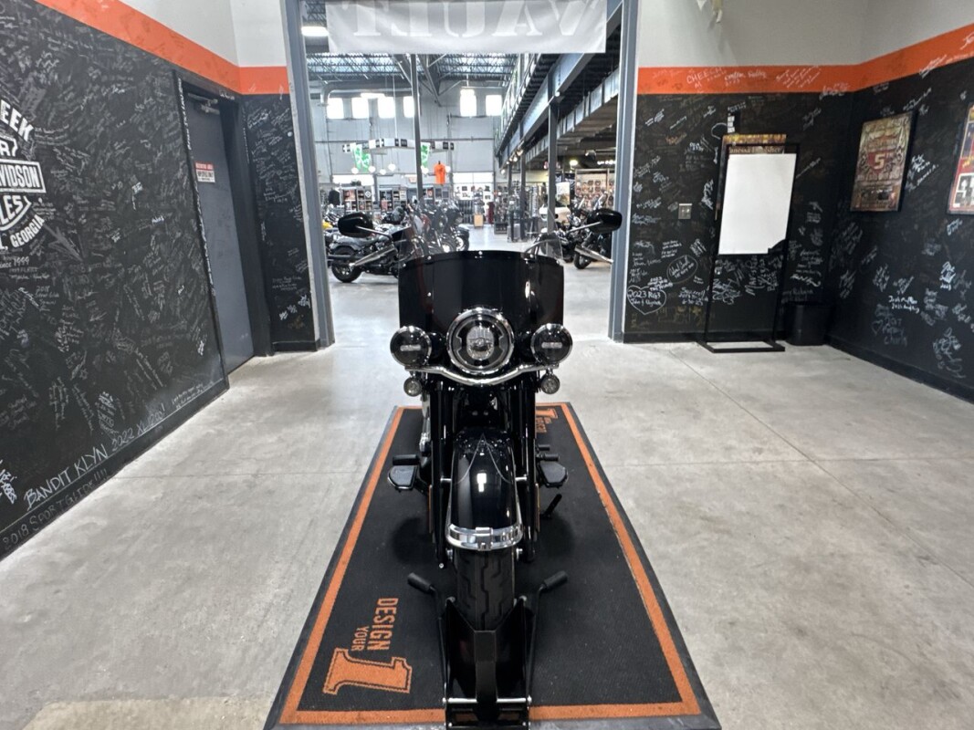 2025 Harley-Davidson Heritage Classic VIVID BLACK W/ PINSTRIPE - Photo 2
