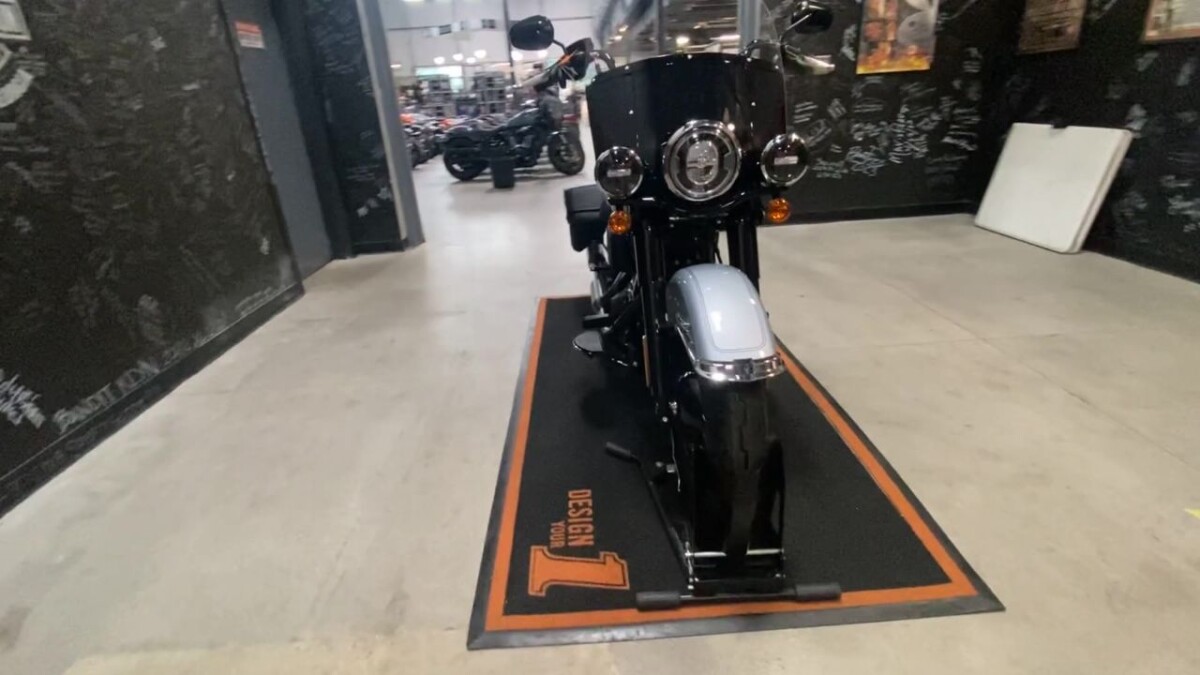 2024 Harley-Davidson Heritage Classic ATLAS SLV MTLIC W/ PINSTRIP - Photo 3