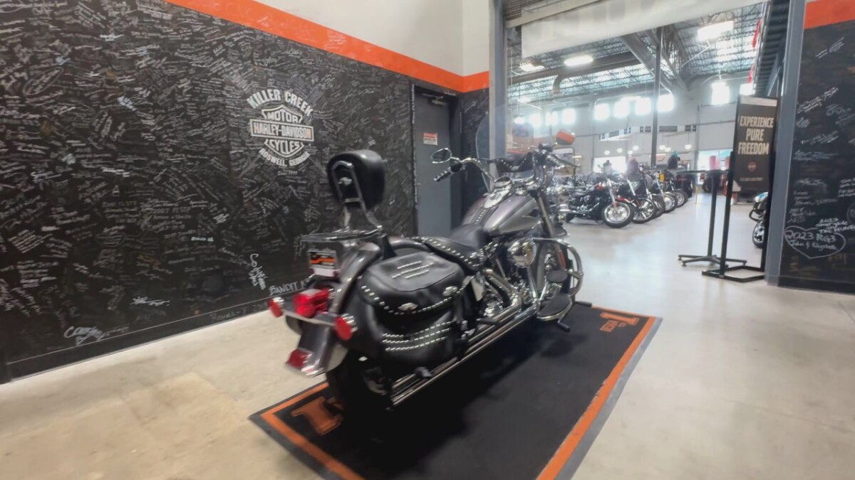 2014 Harley-Davidson Heritage Softail Classic CHAR PRL/B SLVR W/ PINSTRIP - Photo 4