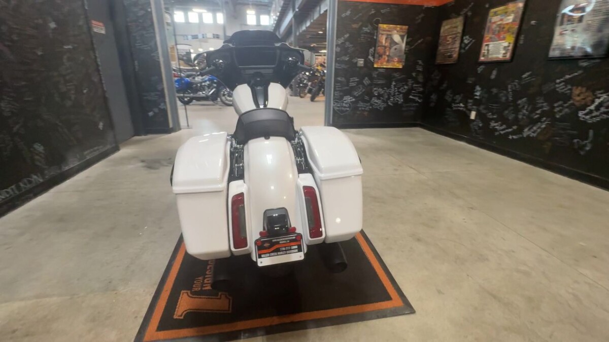 FLHX 2025 Street Glide - Photo 3