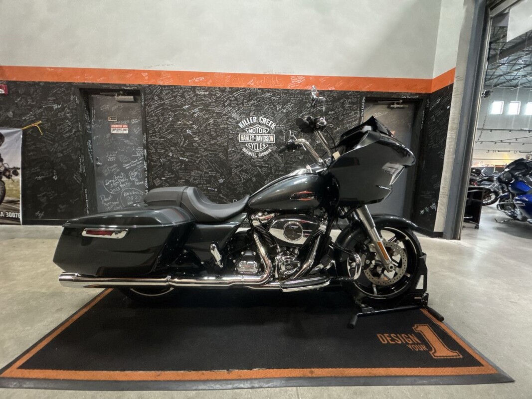 2025 Harley-Davidson Road Glide IRON HORSE MTLC