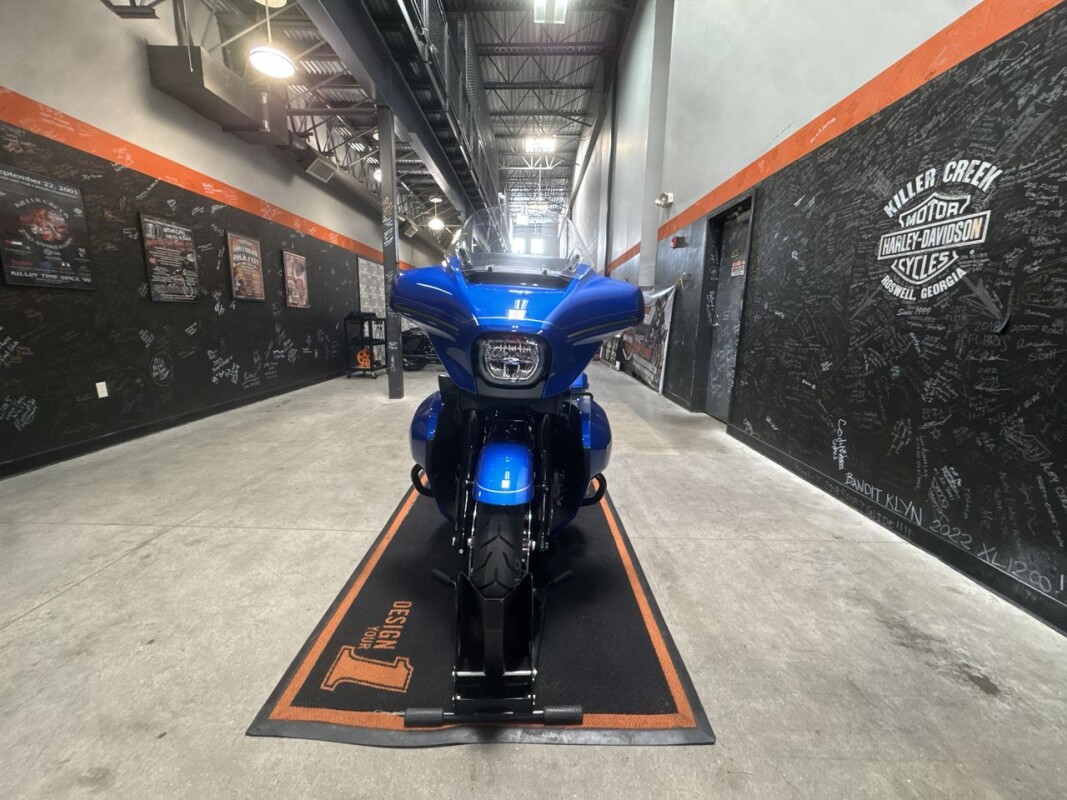2025 Harley-Davidson Street Glide Ultra BLUE BURST W/ PINSTRIPE - Photo 10