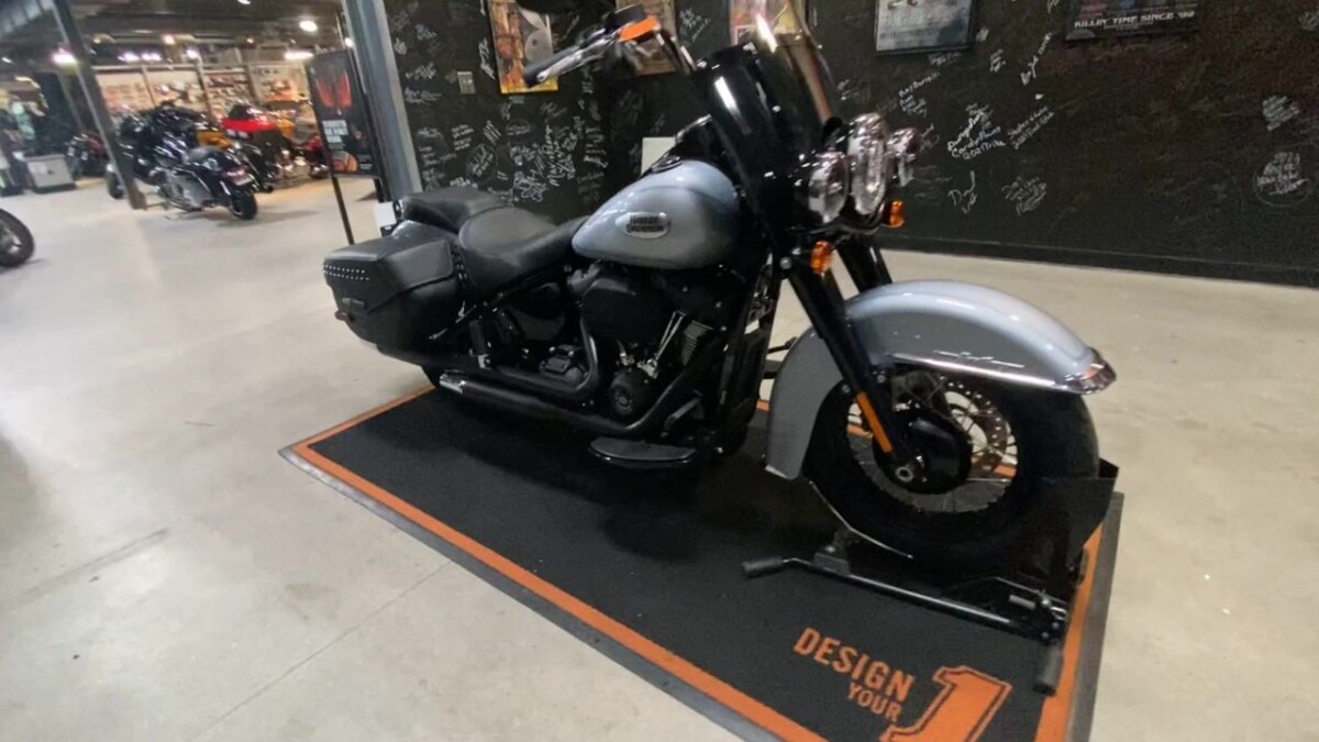 2024 Harley-Davidson Heritage Classic ATLAS SLV MTLIC W/ PINSTRIP - Photo 2
