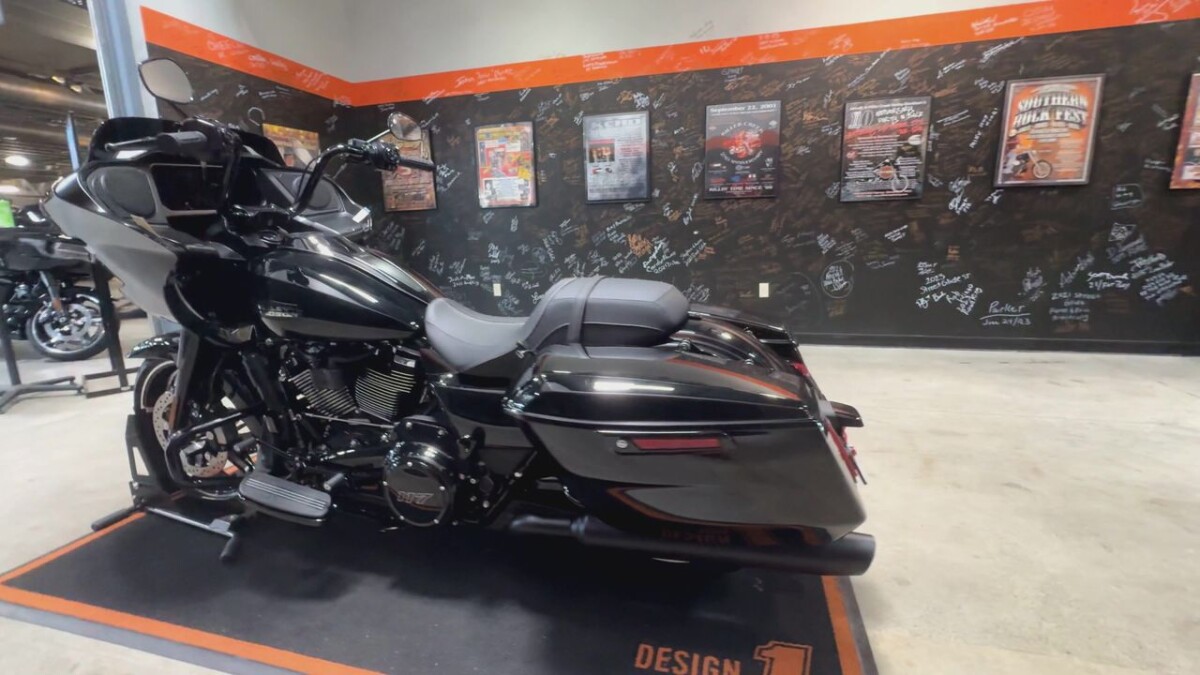2025 Harley-Davidson Road Glide VIVID BLACK - Photo 2