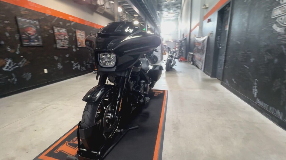 FLHX 2025 Street Glide - Photo 8