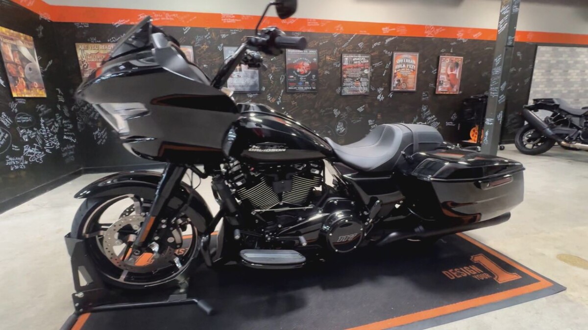 2025 Harley-Davidson Road Glide VIVID BLACK - Photo 9