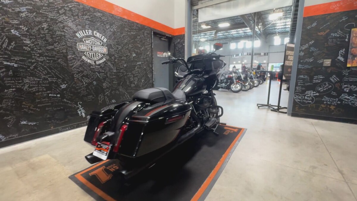 2025 Harley-Davidson Road Glide VIVID BLACK - Photo 4