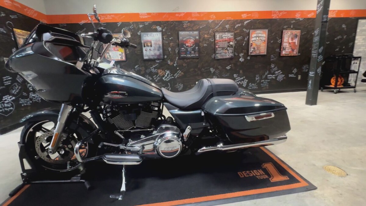 2025 Harley-Davidson Road Glide IRON HORSE MTLC - Photo 2
