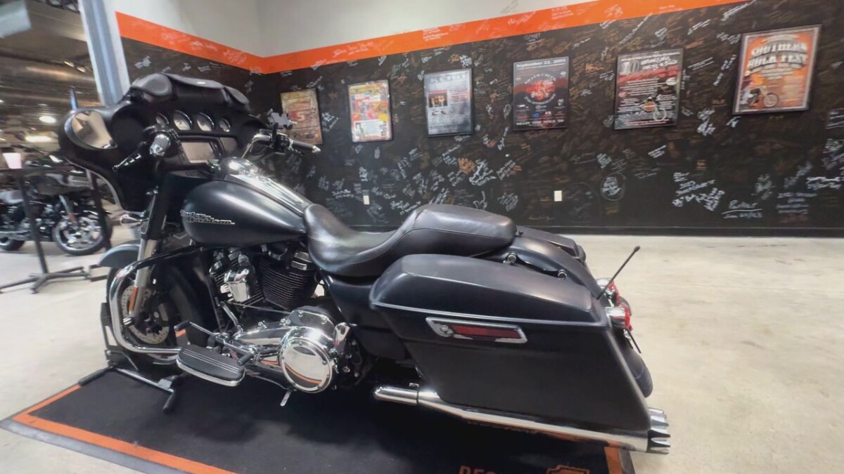2017 Harley-Davidson Street Glide Special BLACK DENIM - Photo 2