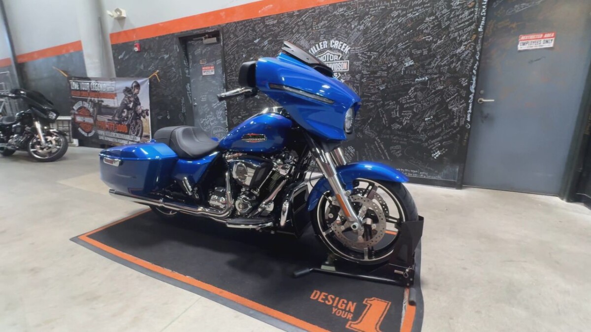 FLHX 2025 Street Glide - Photo 6