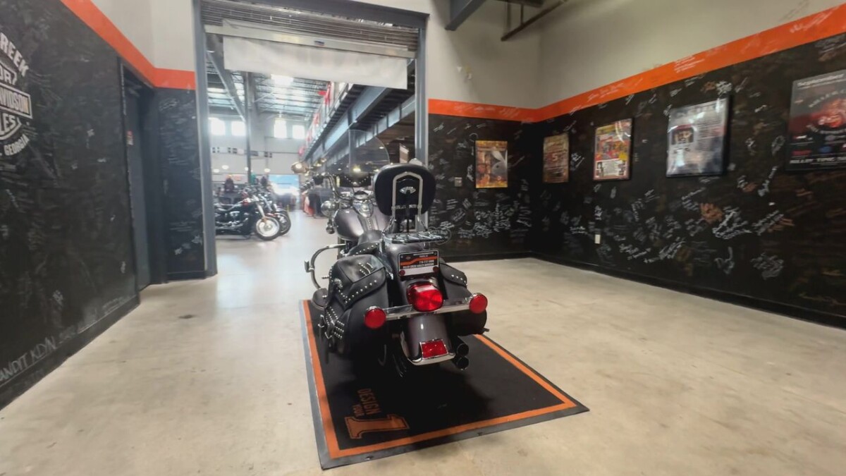 2014 Harley-Davidson Heritage Softail Classic CHAR PRL/B SLVR W/ PINSTRIP - Photo 3