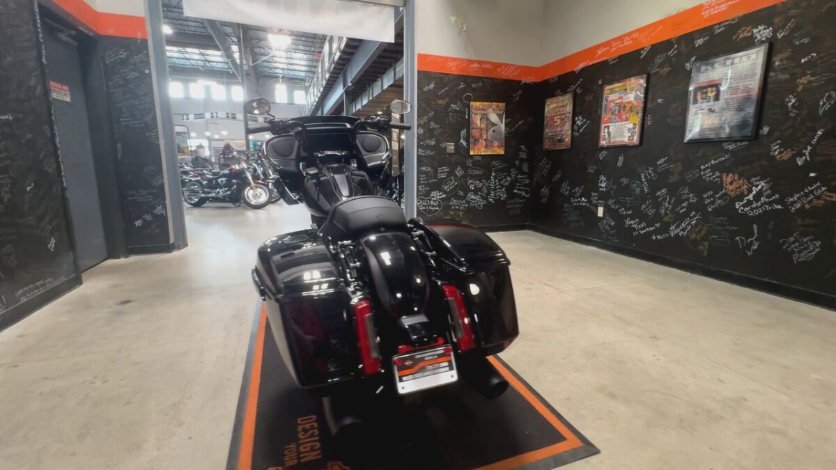 2025 Harley-Davidson Road Glide VIVID BLACK - Photo 3
