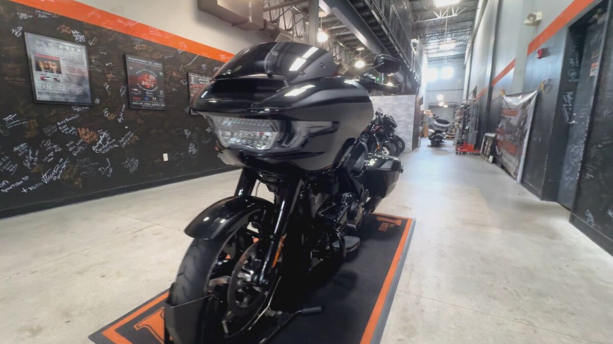 2025 Harley-Davidson Road Glide VIVID BLACK - Photo 8