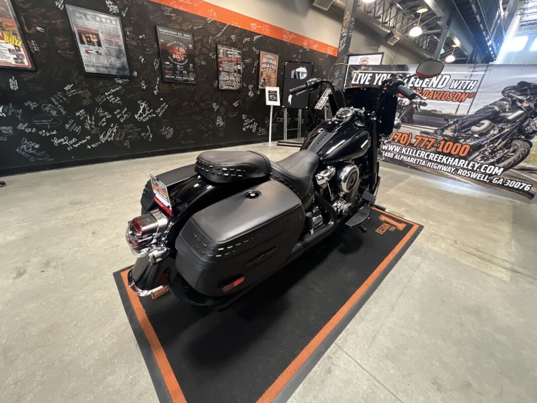 2025 Harley-Davidson Heritage Classic VIVID BLACK W/ PINSTRIPE - Photo 3