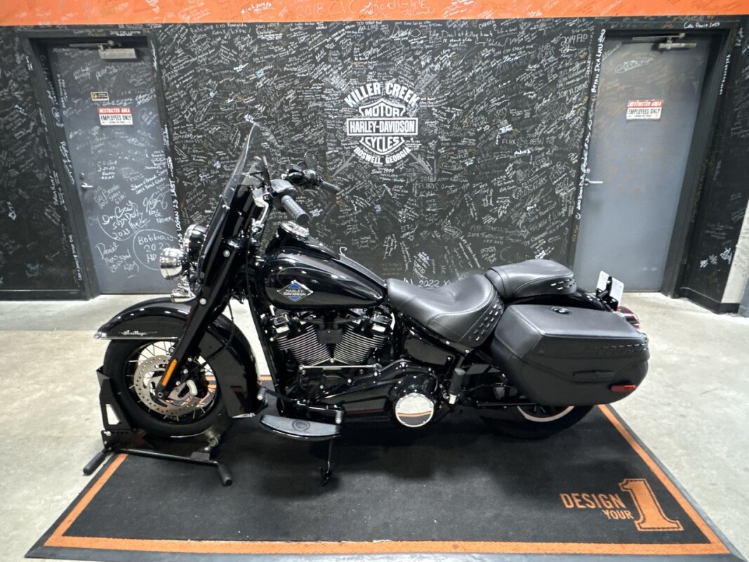 2025 Harley-Davidson Heritage Classic VIVID BLACK W/ PINSTRIPE - Photo 8