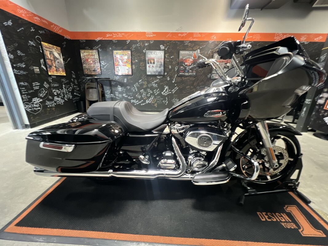 2025 Harley-Davidson Road Glide VIVID BLACK - Photo 4