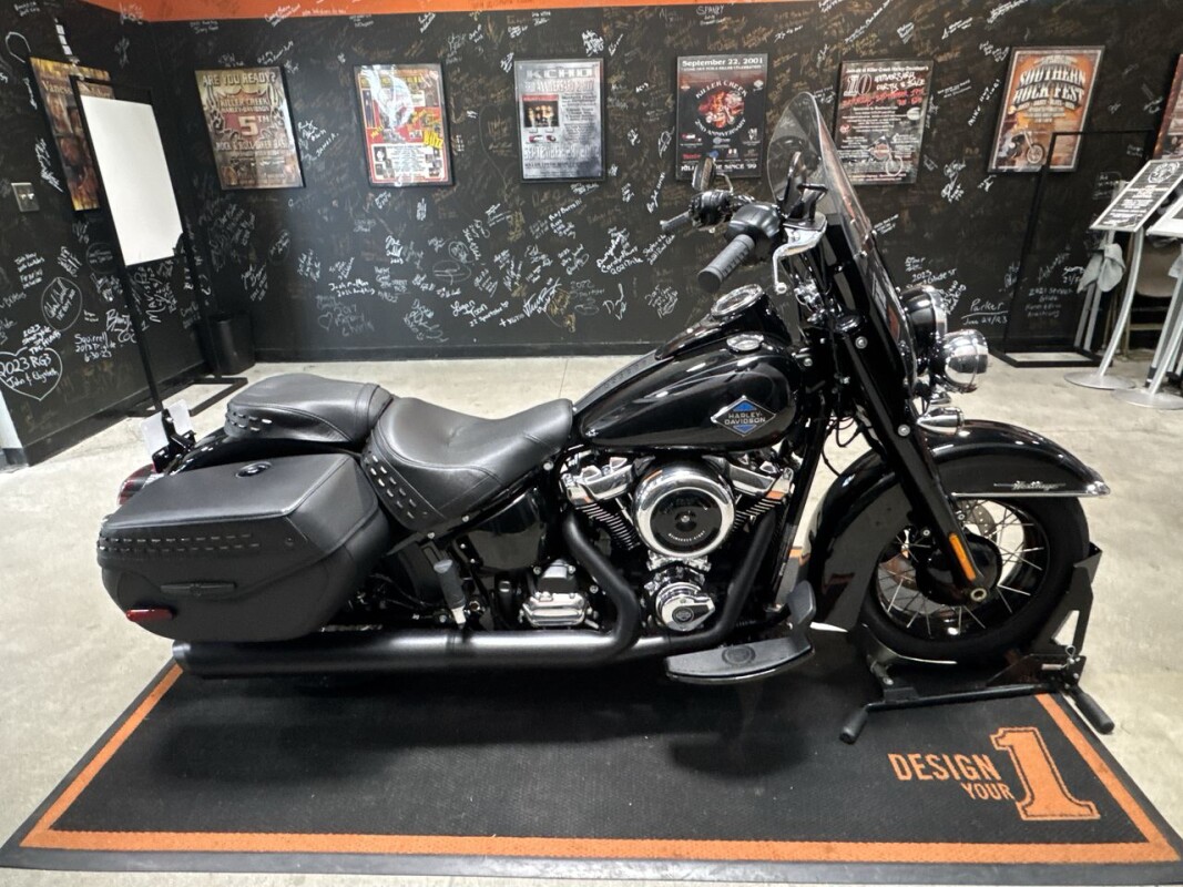 2025 Harley-Davidson Heritage Classic VIVID BLACK W/ PINSTRIPE - Photo 4