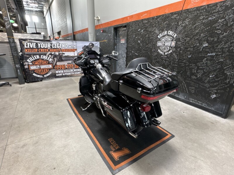 2021 Harley-Davidson<sup>®</sup> Road Glide<sup>®</sup> Limited MIDNIGHT CRIMSON